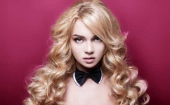 动漫女人物去掉所有服装的样子